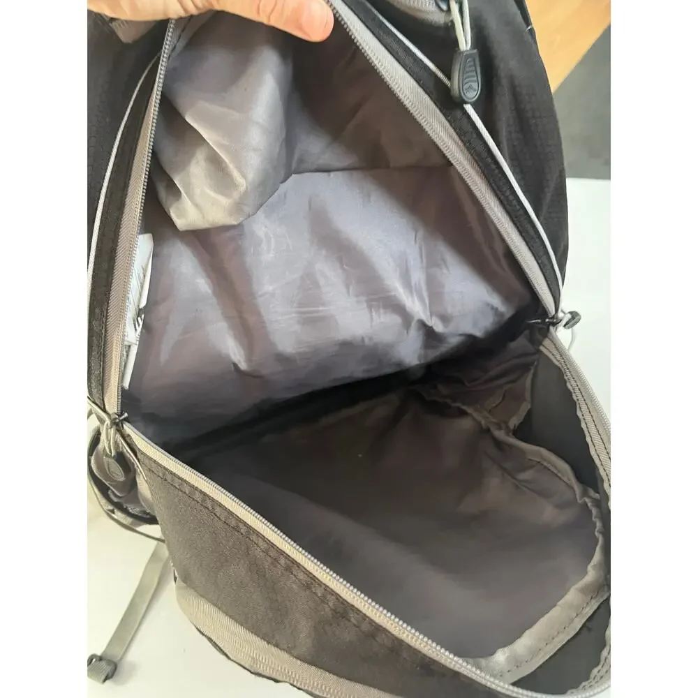 HIGH SIERRA BLACK AND GRAY BACKPACK TRAVEL PACK CARRY-ON HIKING LUGGAGE‎